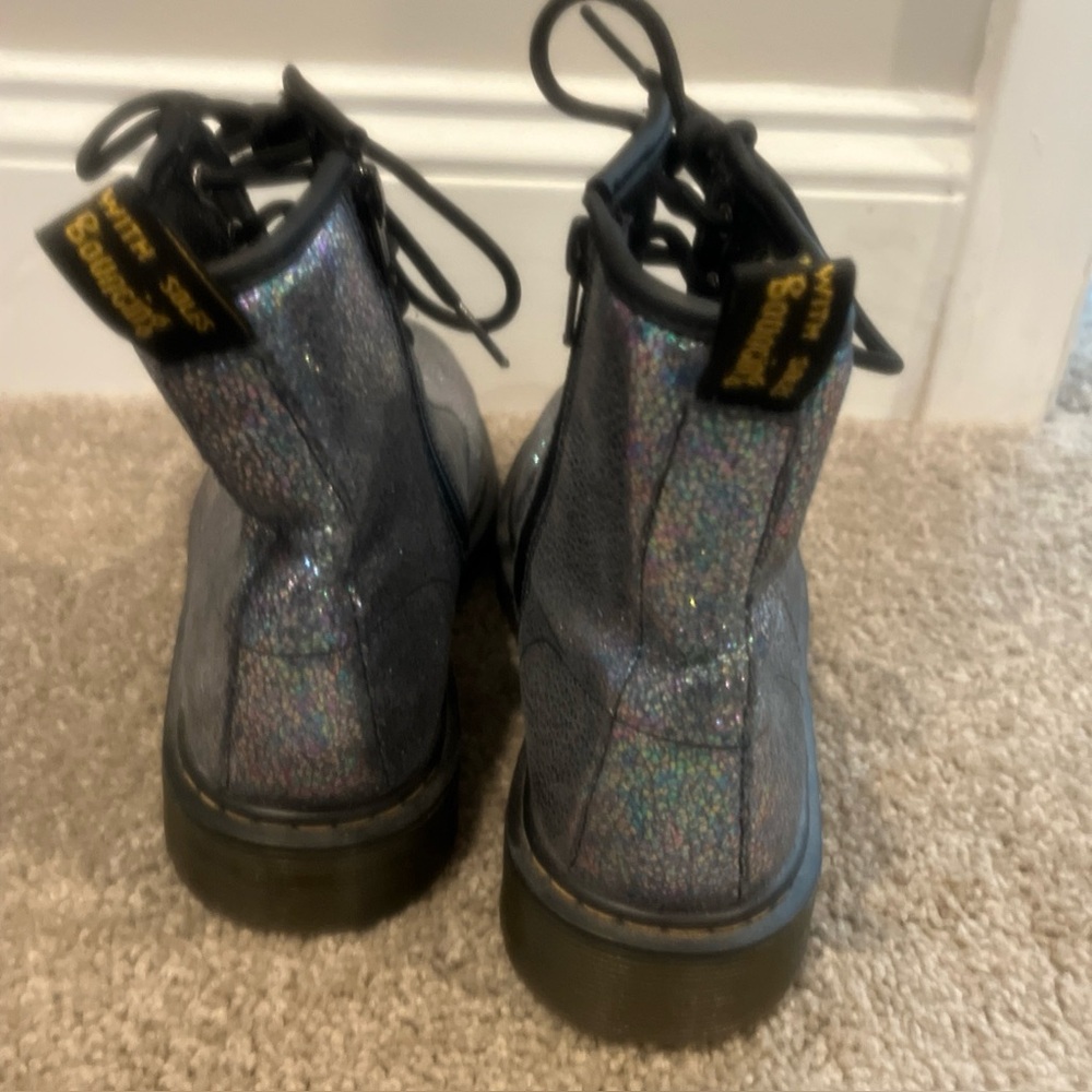 Girls/women Doc Martens Delaney boot UK 4 US 6 iridescent mermaid combat 8 eye - Picture 3 of 13
